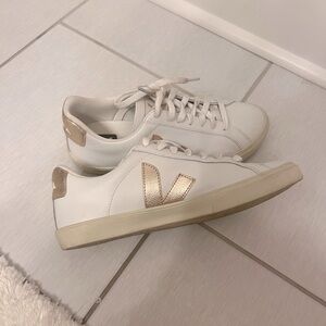 VEJA SNEAKERS